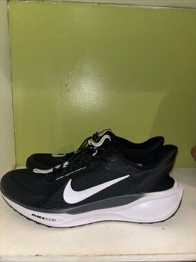 Nike Air Max Pegasus 41 Black and White Running Shoes with White Swoosh. Size 13